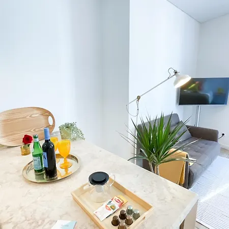 Luxury In Chiado 1 Br * ליסבון